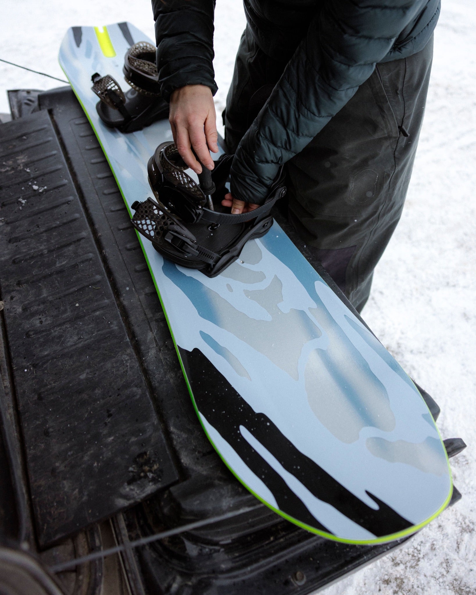 Riding Devices : Snowboards - Cameleon Men's Snowboard - Bataleon US