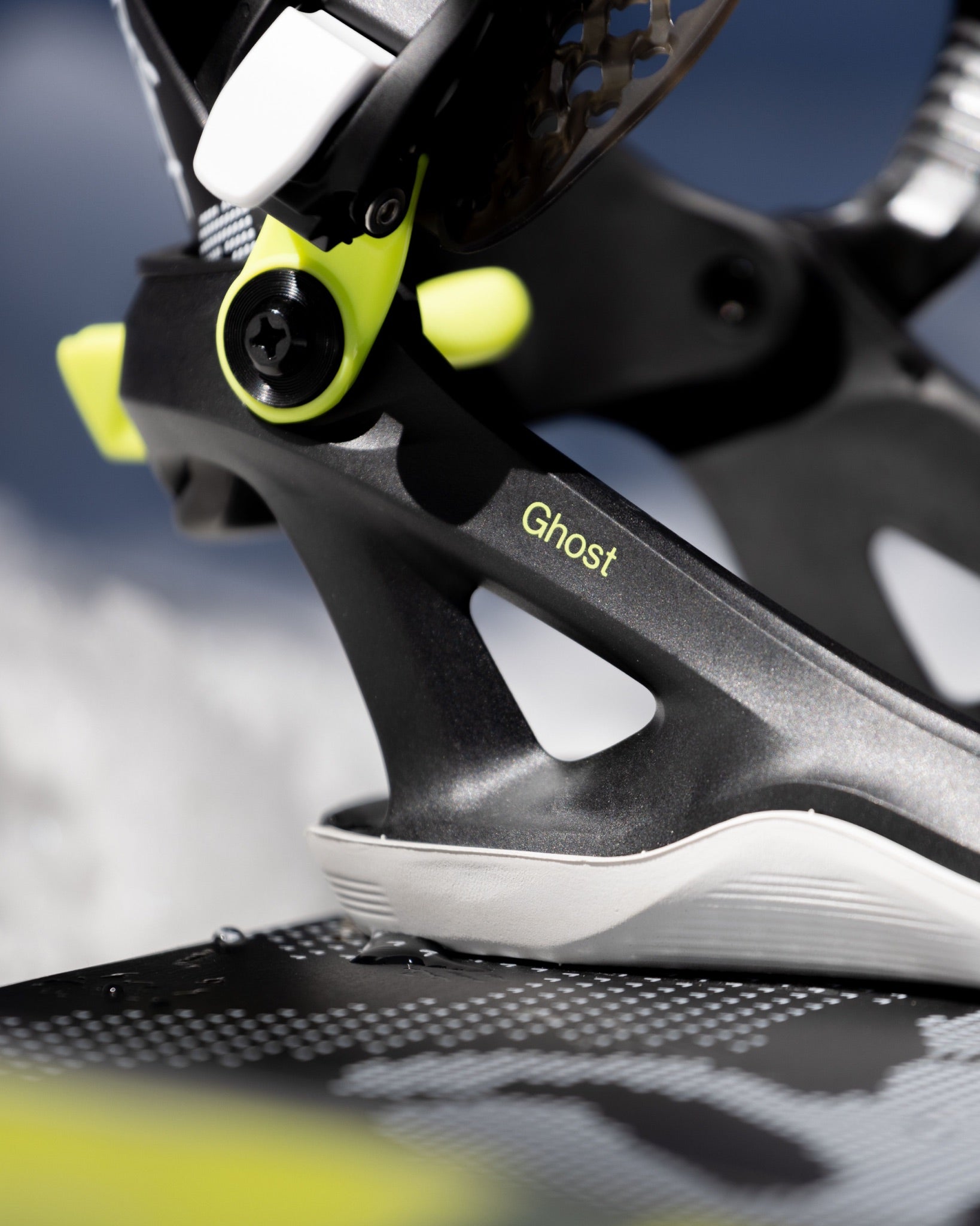 Bindings - Men's Ghost FASE® Snowboard Bindings - Bataleon US