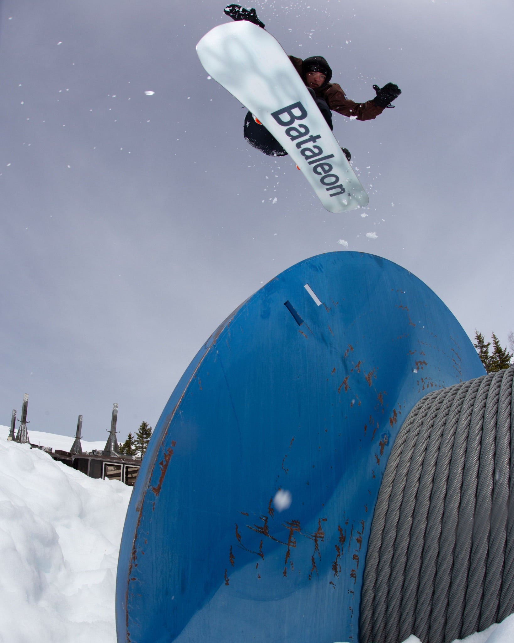 Riding Devices : Snowboards - Goliath Men's Snowboard - Bataleon US