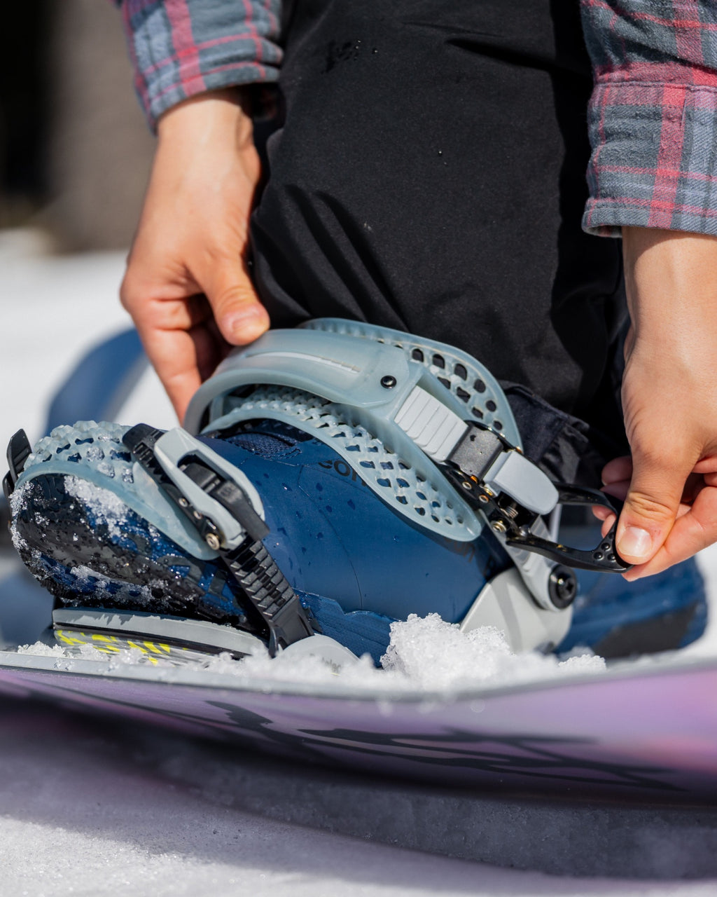 Bindings - Women's Blaster AsymWrap™ FASE® Snowboard Bindings - Bataleon US