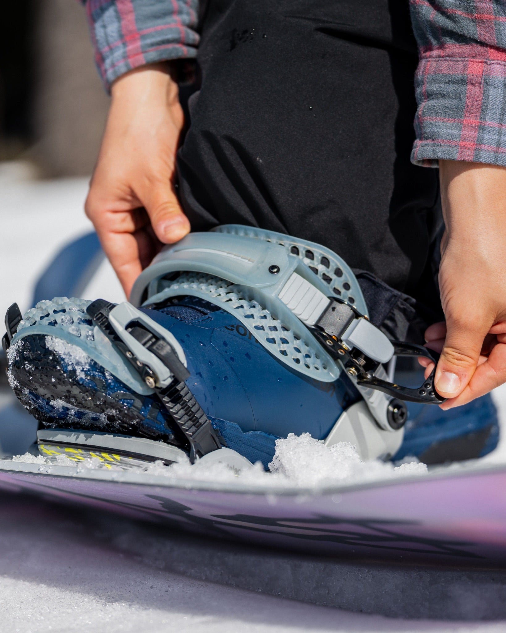 Bindings - Women's Blaster AsymWrap™ FASE® Snowboard Bindings - Bataleon US