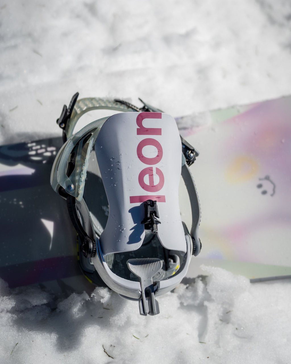 Bindings - Women's Blaster AsymWrap™ FASE® Snowboard Bindings - Bataleon US