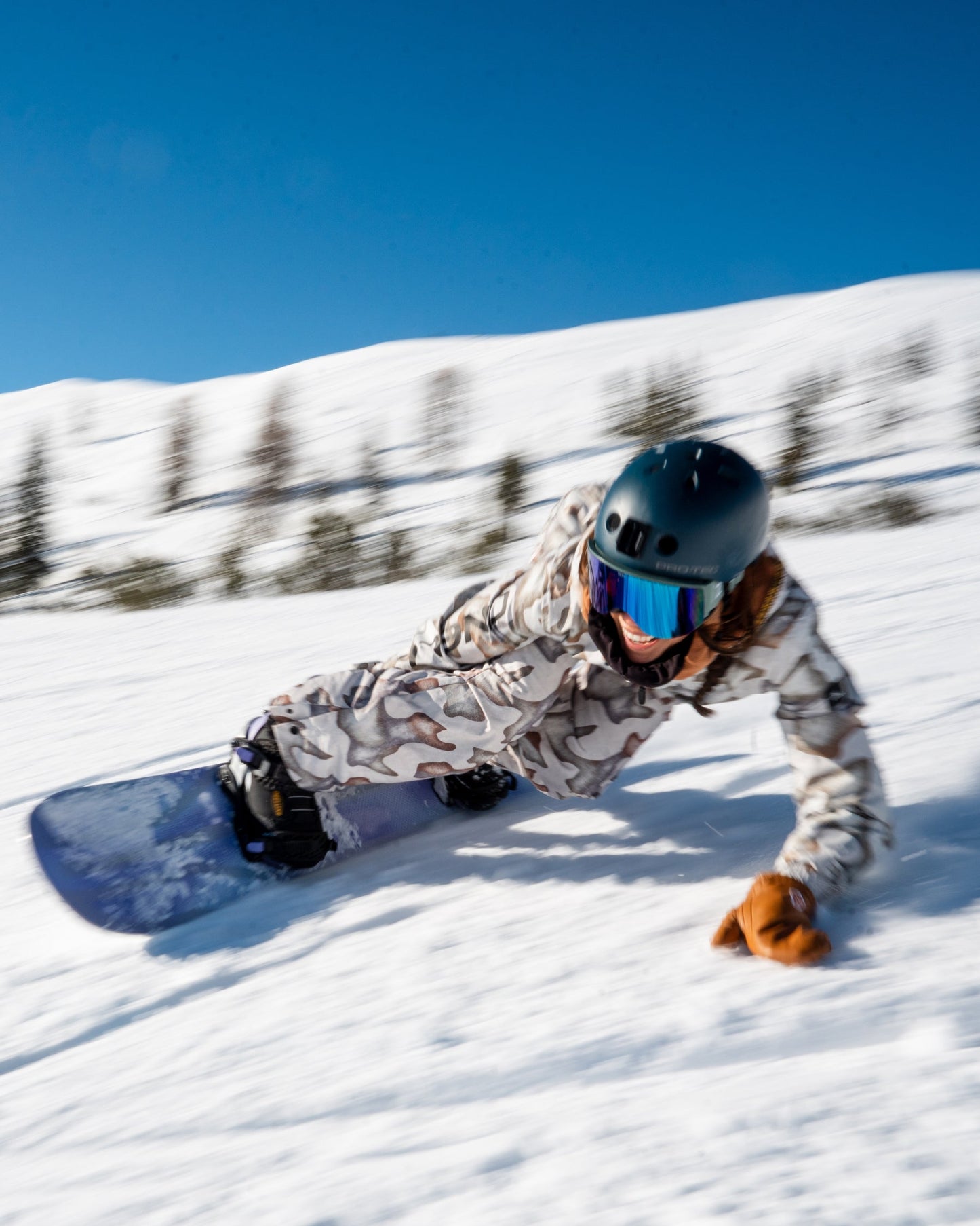 Quality women snowboard in grey and purple. Push Up 2025 | Bataleon Snowboards™ 2025.