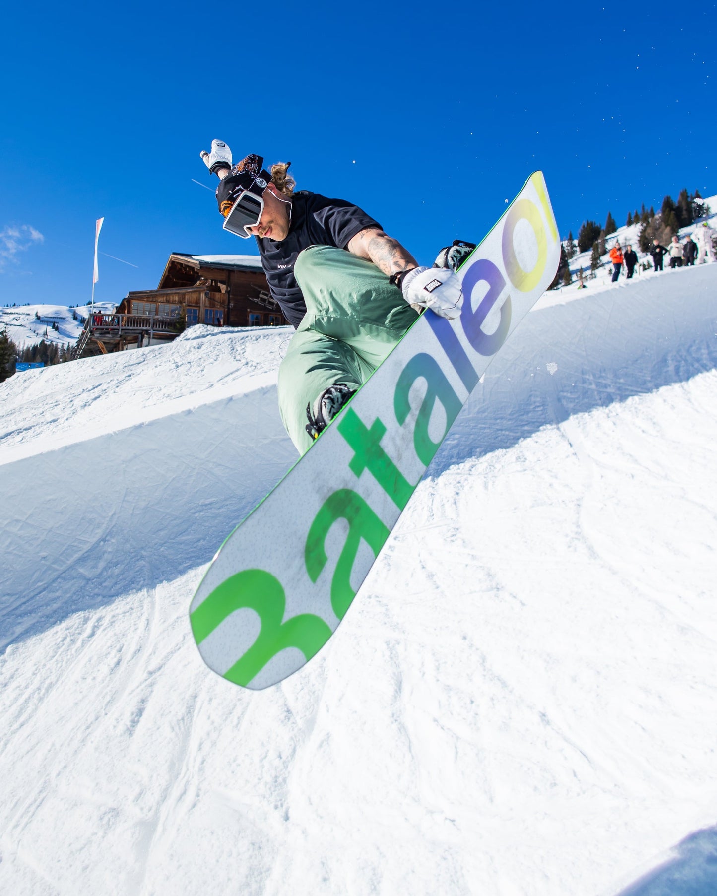 Men's snowboard in multicolor. Turbo 2025 | Bataleon Snowboards™ 2025.