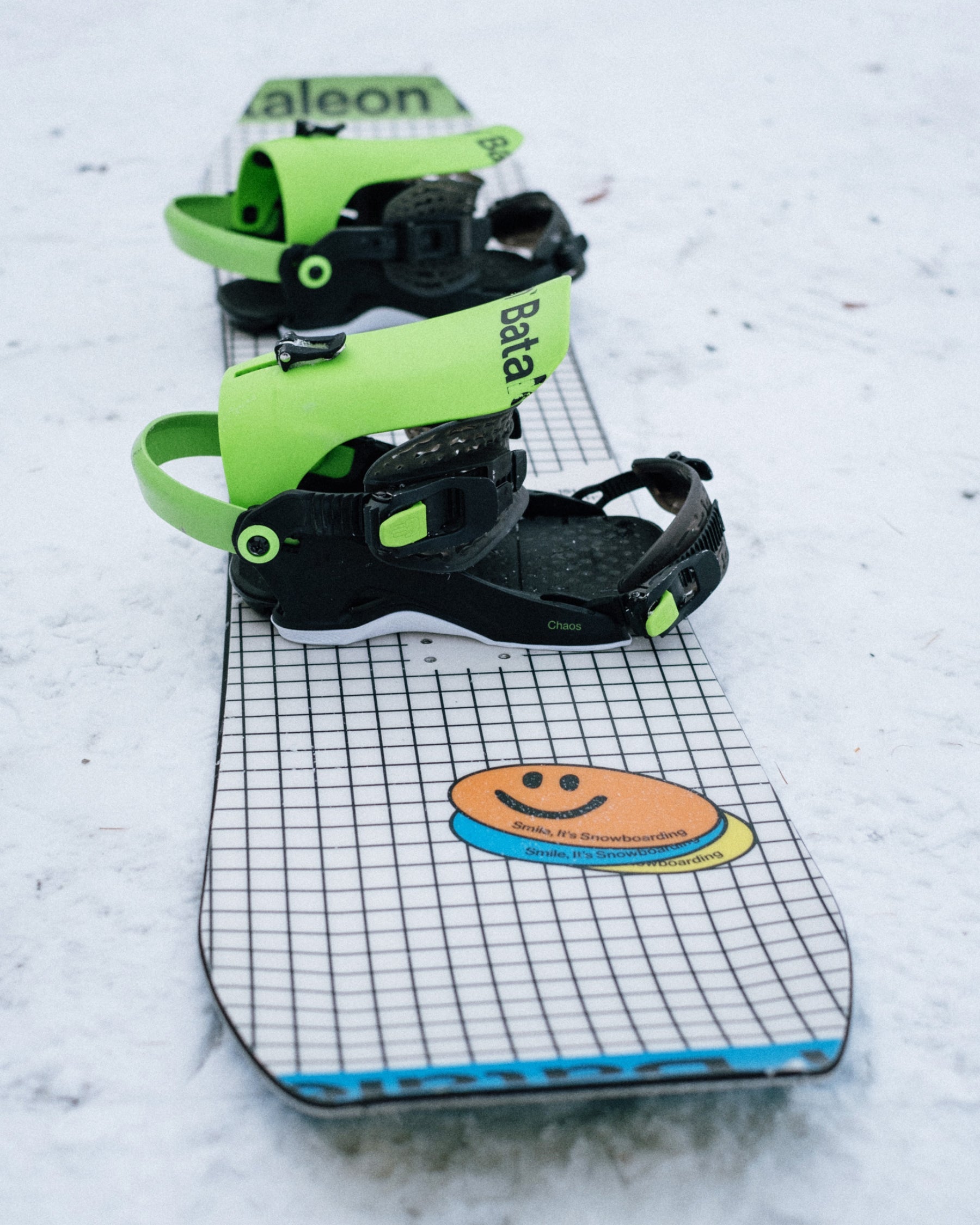 Bataleon men's snowboards 2025 in checkered multicolor. Wallie 2025 | Bataleon Snowboards™ 2025.