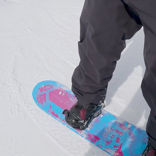 Women snowboards for sale in pink and blue. Distortia 2025-Bataleon-Snowboards™ 2025.